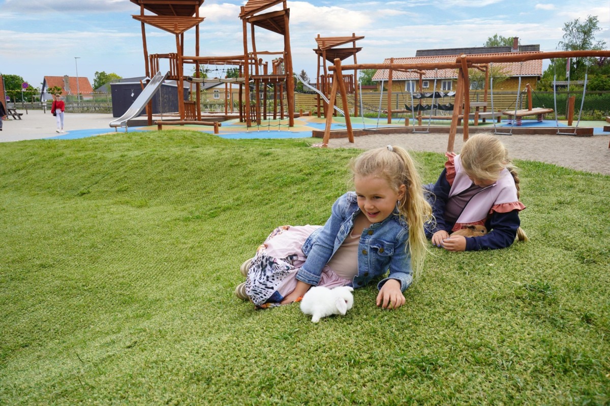 Kinderen op hybride gras