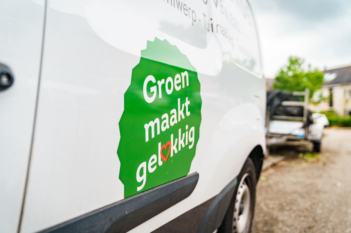 Slogan Groen maakt Gelukkig op een bus